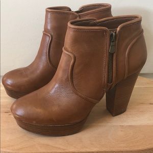 GREAT CONDITION!  Brown Gianni Bini Booties